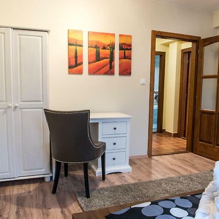 Spacious&Quiet Attic Flat in Centre + PARKING Praga Exterior foto