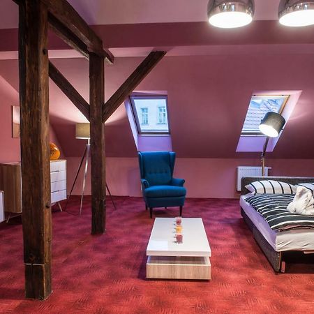 Spacious&Quiet Attic Flat in Centre + PARKING Praga Exterior foto