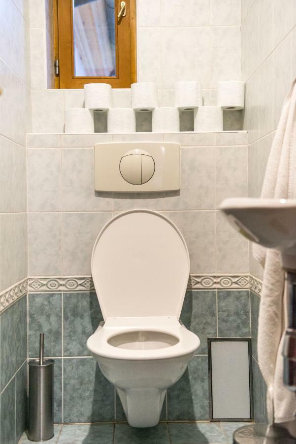 Spacious&Quiet Attic Flat in Centre + PARKING Praga Exterior foto