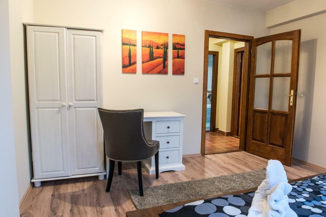 Spacious&Quiet Attic Flat in Centre + PARKING Praga Exterior foto