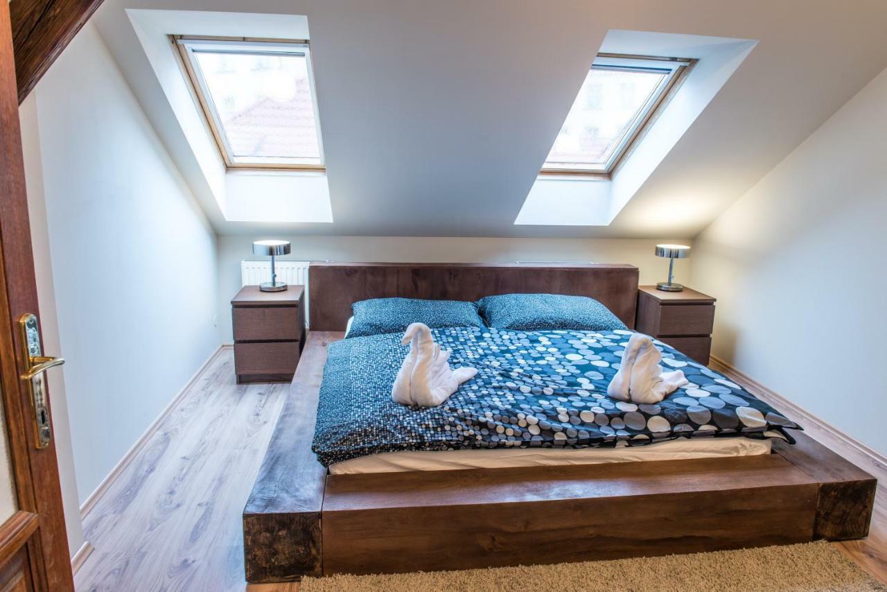Spacious&Quiet Attic Flat in Centre + PARKING Praga Exterior foto