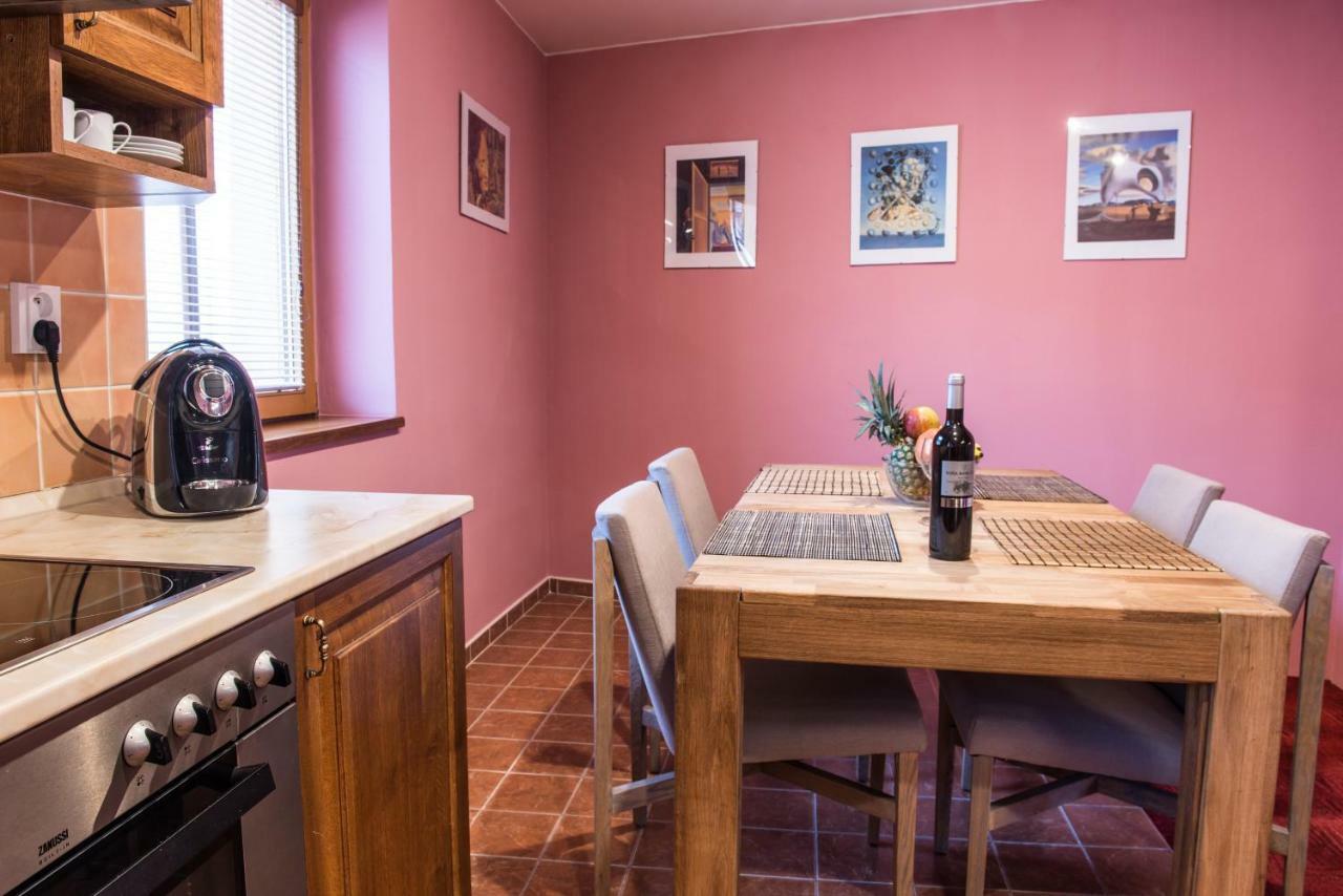Spacious&Quiet Attic Flat in Centre + PARKING Praga Exterior foto