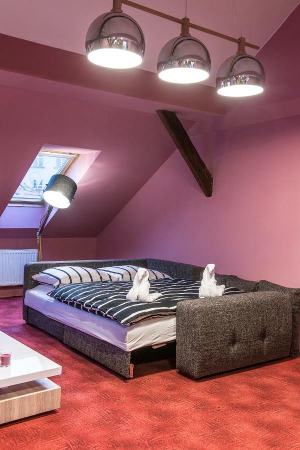 Spacious&Quiet Attic Flat in Centre + PARKING Praga Exterior foto