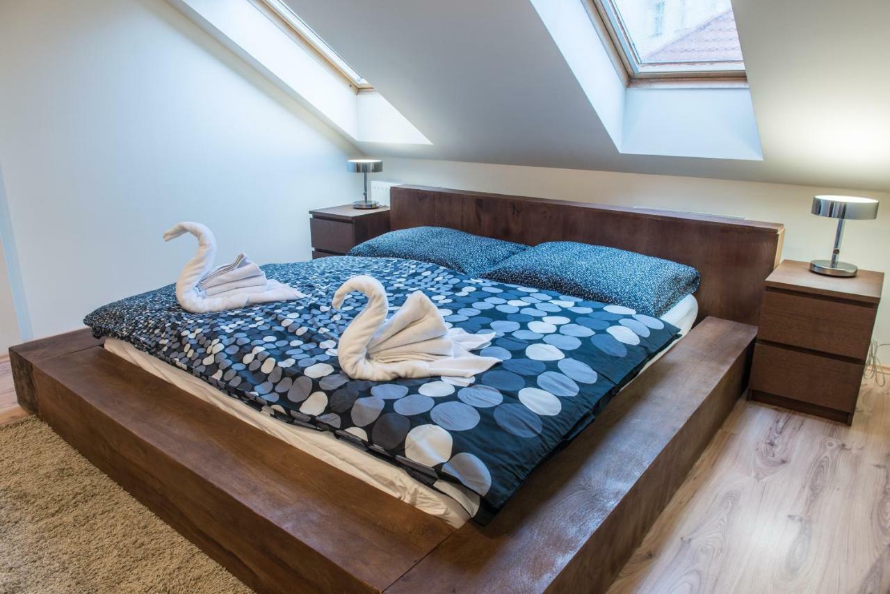 Spacious&Quiet Attic Flat in Centre + PARKING Praga Exterior foto