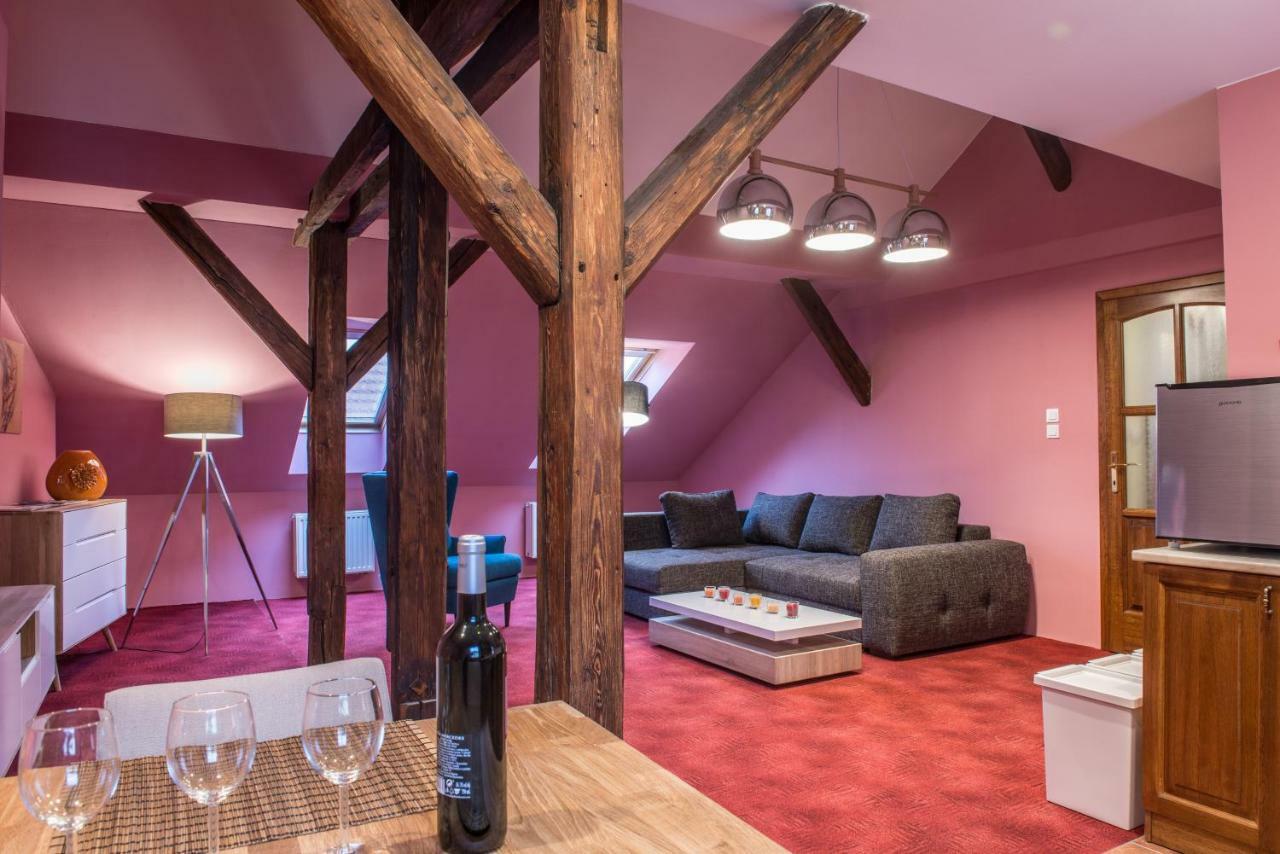 Spacious&Quiet Attic Flat in Centre + PARKING Praga Exterior foto