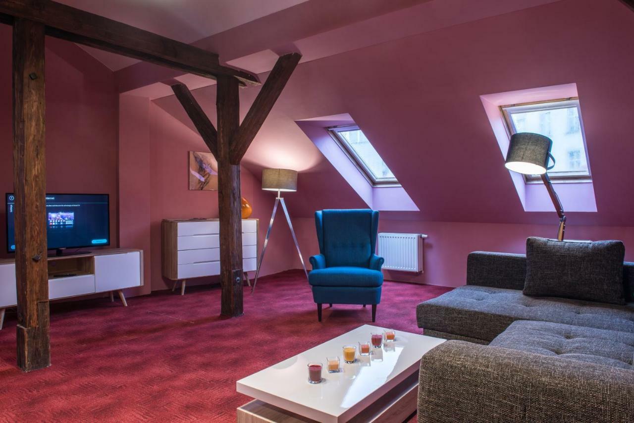 Spacious&Quiet Attic Flat in Centre + PARKING Praga Exterior foto