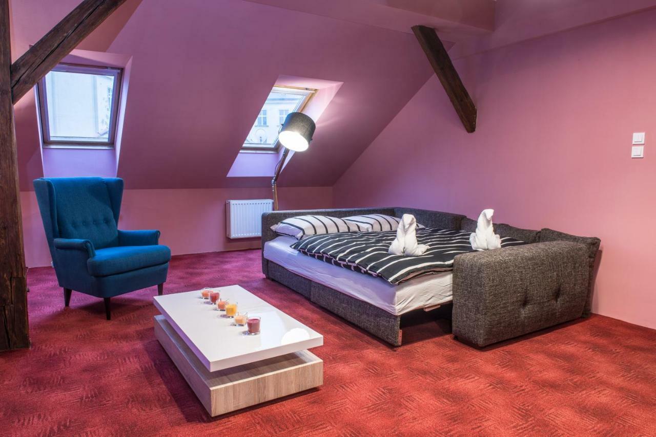 Spacious&Quiet Attic Flat in Centre + PARKING Praga Exterior foto